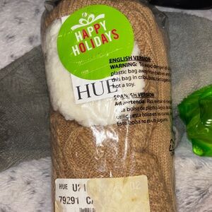 HUE Festive Tan and Cream Knit Socks